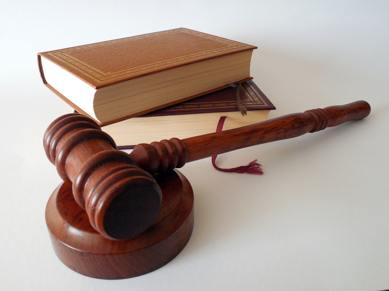 Usługi prawne – jak wybrać? Usługi adwokackie – kancelaria adwokacka Zielona Góra